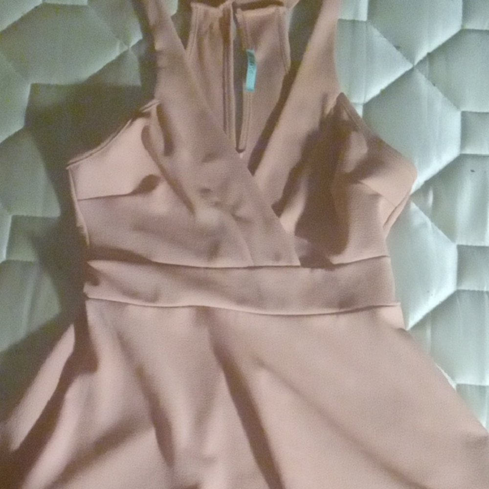 Chic Blush Sleeveless Midi Dress